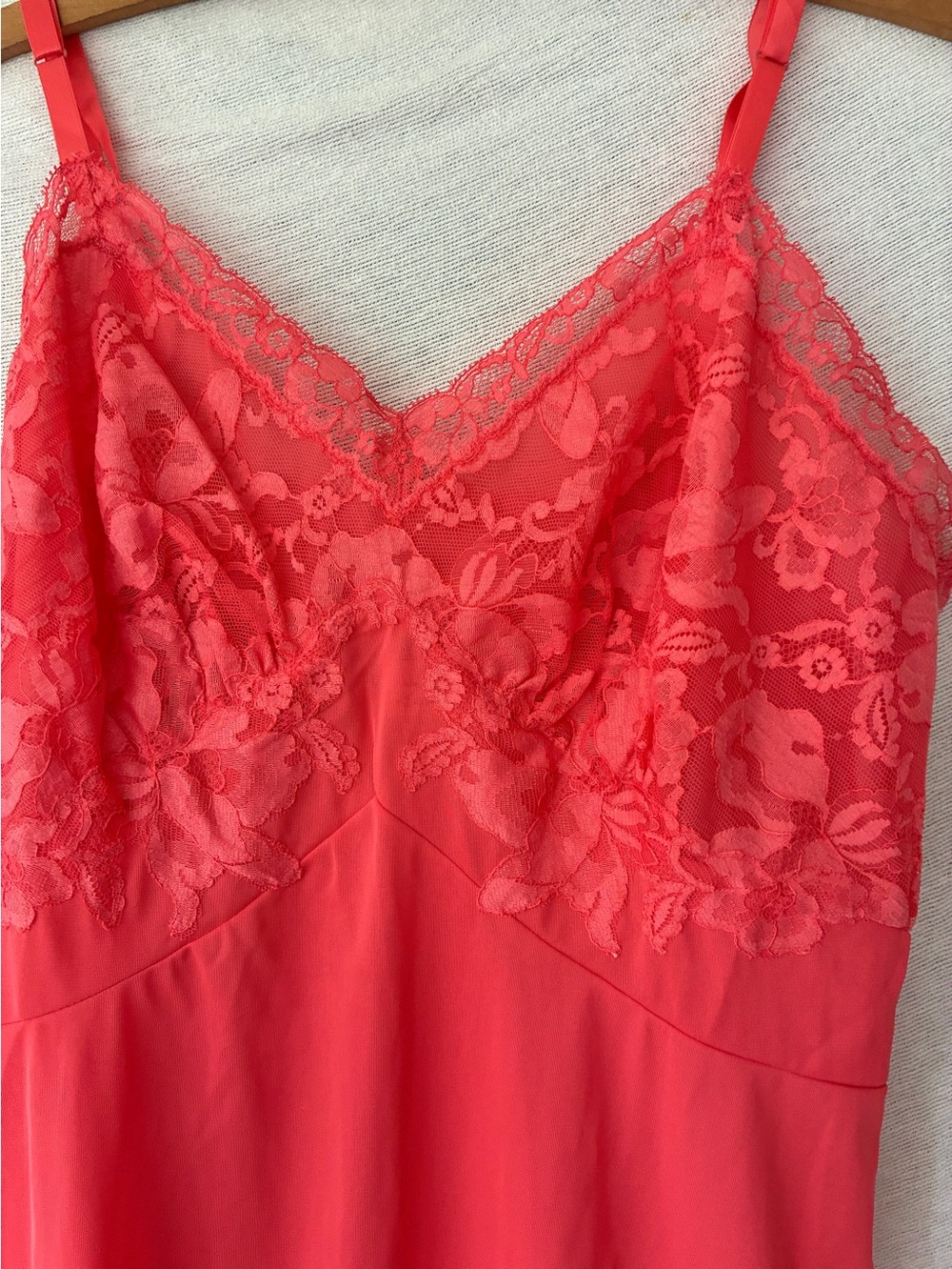 Vintage Vanity Fair 1970s Coral Pink Nylon Slip Lace Bodice Hem Size 34